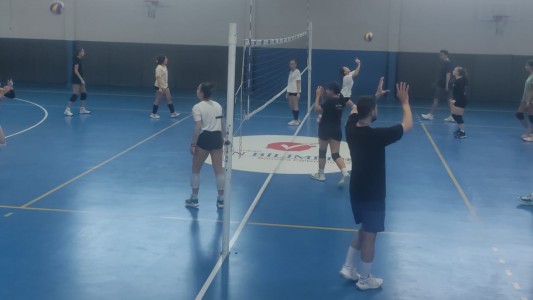 GENÇ KIZLAR VOLEYBOL TAKIMIMIZ YENİ SEZON HAZIRLIKLARINA BAŞLADI.