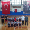 KÜÇÜK KIZLAR BASKETBOL TAKIMIMIZ TURNUVADA SON 4 TAKIM ARASINDA KALMAYI BAŞARDI.