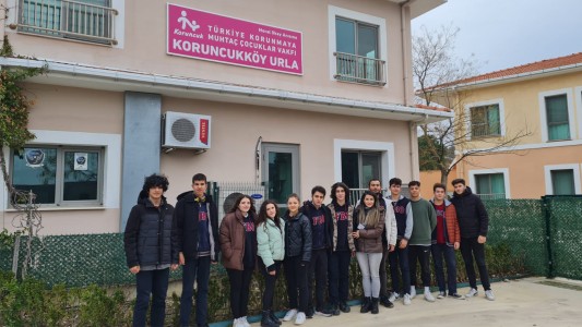 ANADOLU LİSESİ ÖĞRENCİLERİMİZDEN URLA'DA BULUNAN KORUMAYA MUHTAÇ ÇOCUKLAR VAKFINA BAĞIŞ.