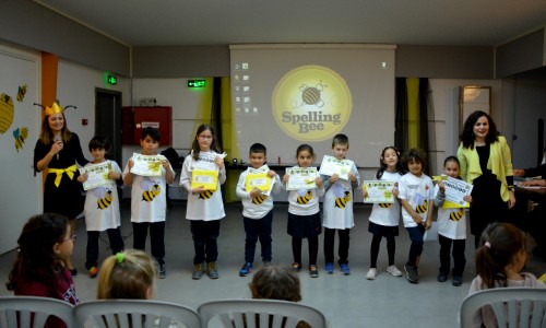 İNGİLİZCE DERSİ KAPSAMINDA İLKOKUL 1. 2. VE 3. SINIFLARIMIZLA SPELLING BEE YARIŞMASININ FİNALİNİ DÜZENLEDİK.