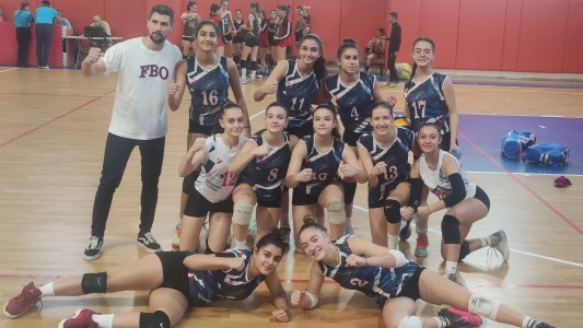 GENÇ KIZLAR VOLEYBOL TAKIMIMIZ ÇEYREK FİNAL 2. MAÇINDA GALİBİYET ALDI.