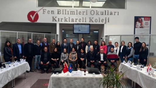 2022 - 2023 EĞİTİM DÖNEMİ 2. MÜDÜRLER TOPLANTISI EĞİTİM KOORDİNATÖRÜ SAYIN RASİM KAYA'NIN BAŞKANLIĞINDA KIRKLARELİ OKULUMUZUN EV SAHİPLİĞİNDE GERÇEKLEŞMİŞTİR.