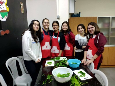 GASTRONOMİ KULÜBÜ ÖĞRENCİLERİMİZ BU HAFTA AMERİKAN COOKİES VE BRÖTCHEN MİT SCHMİERKAESE UND PETERSİLİEN YAPARAK HEM ÖĞRENDİLER HEM DE KEYİFLİ VAKİT GEÇİREREK EĞLENDİLER.